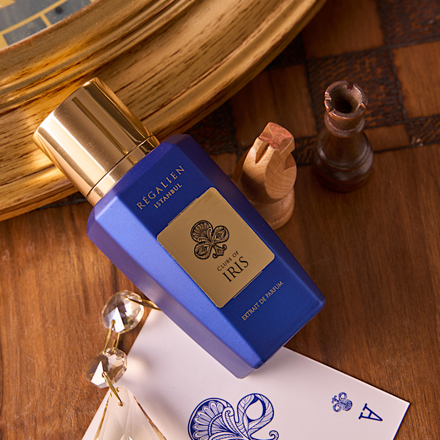 Clubs of Iris Extrait